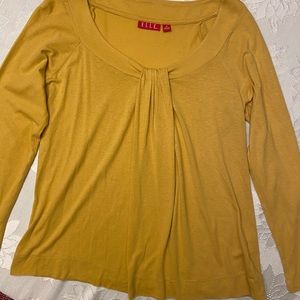 Woman’s top size medium gold